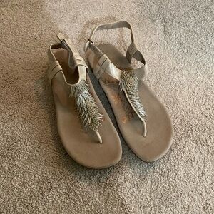Very comfortable Aetrex strap sandals size 8.5
